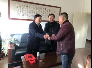 敦煌種業(yè)領(lǐng)導(dǎo)看望慰問公司老干部、老黨員及困難黨員職工
